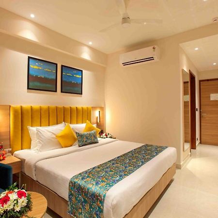 Park Residency Ayarkunnam Hotell Pullappalli Exteriör bild