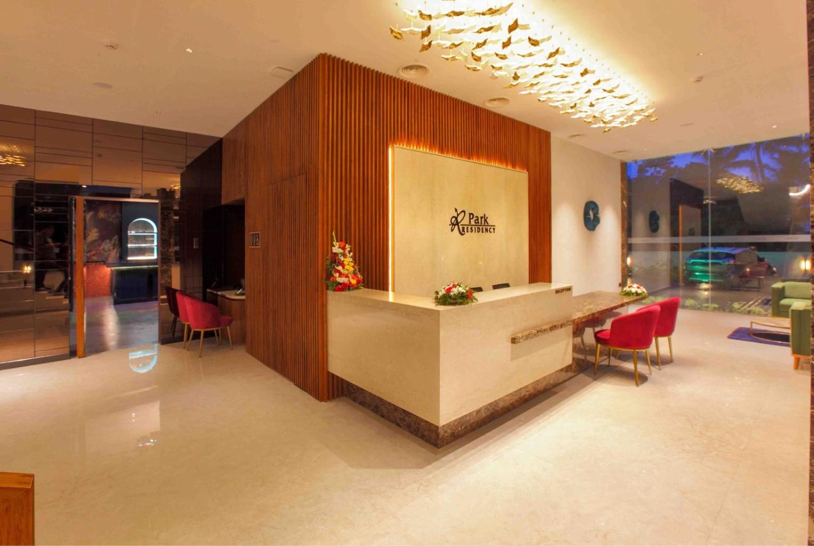 Park Residency Ayarkunnam Hotell Pullappalli Exteriör bild