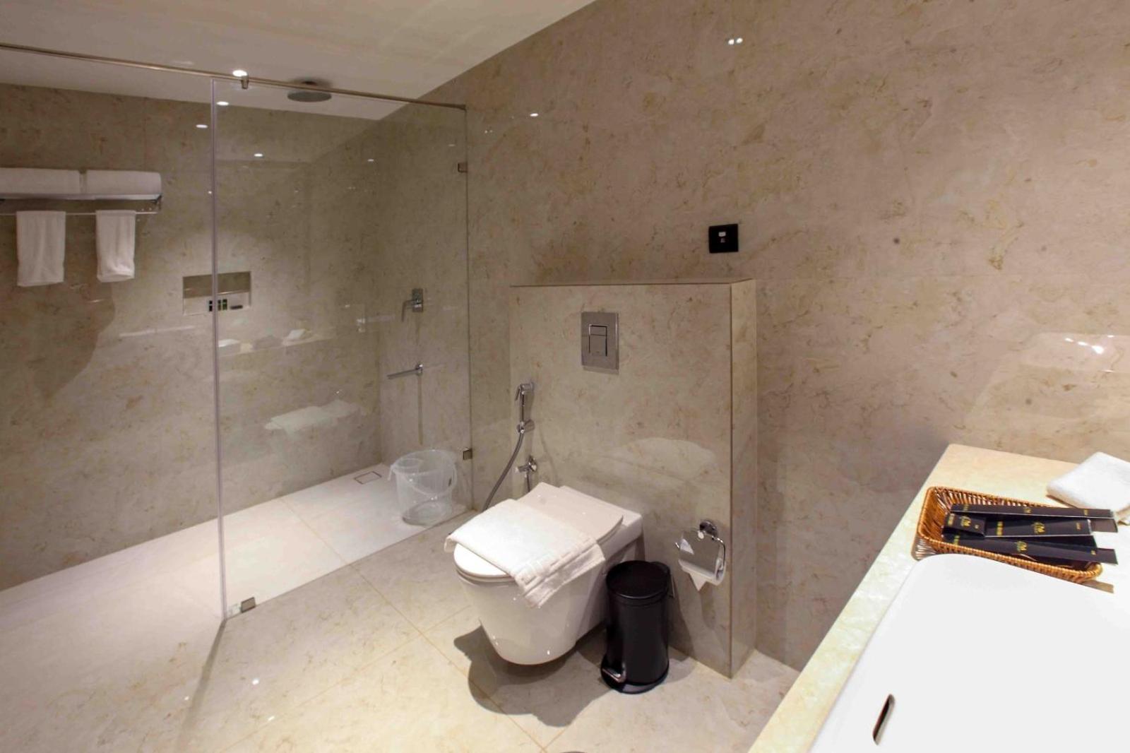 Park Residency Ayarkunnam Hotell Pullappalli Exteriör bild