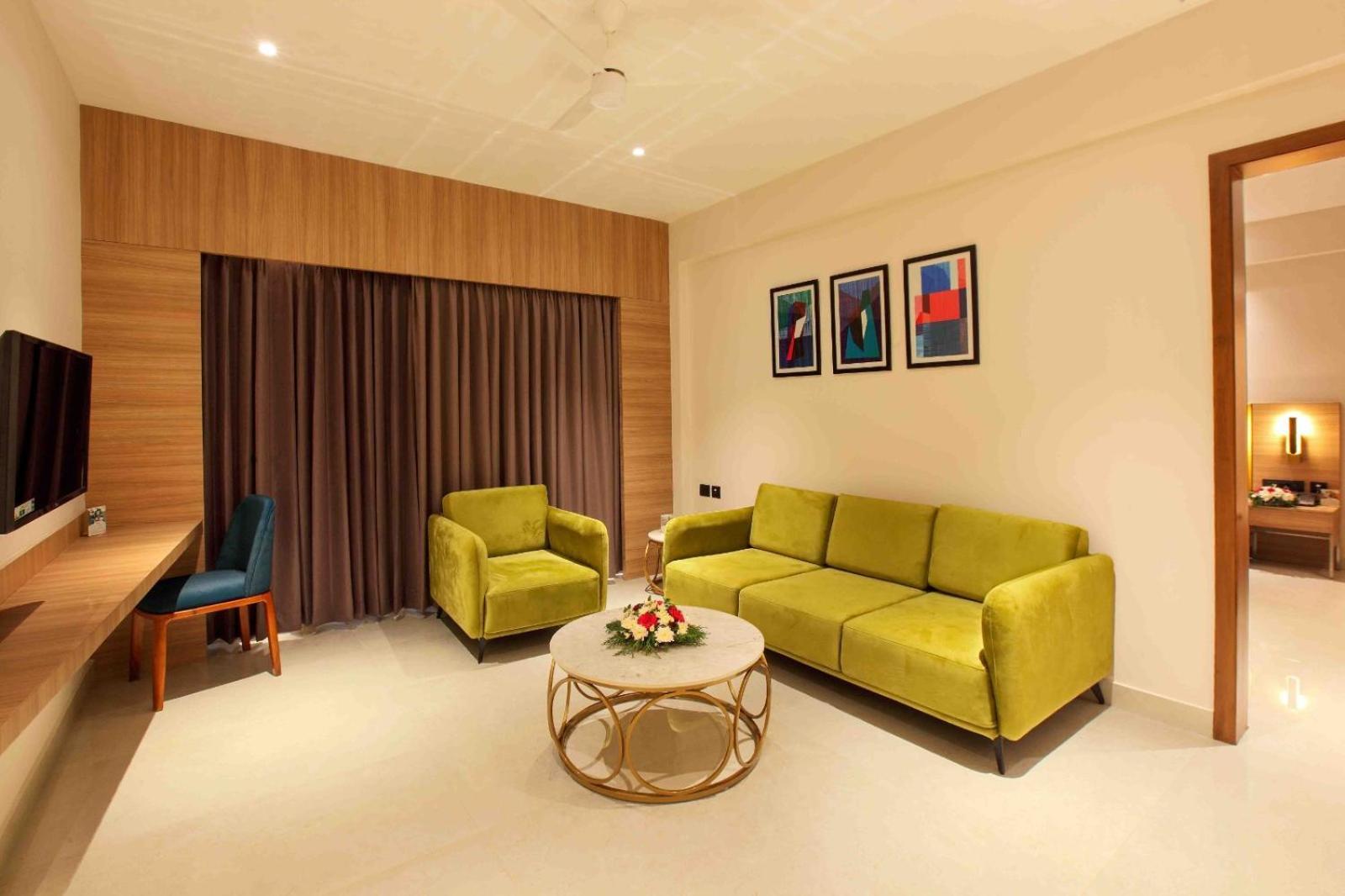 Park Residency Ayarkunnam Hotell Pullappalli Exteriör bild