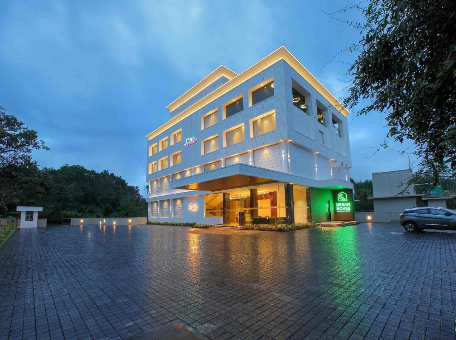Park Residency Ayarkunnam Hotell Pullappalli Exteriör bild